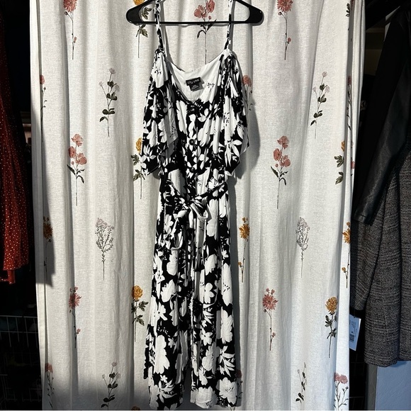 NWT CITY CHIC Trendy Plus Size Milan Floral Midi Button down Dress Medium sz 18 - Picture 2 of 5